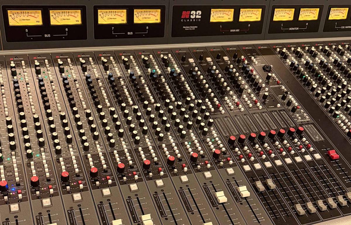Harrison 32Classic Console